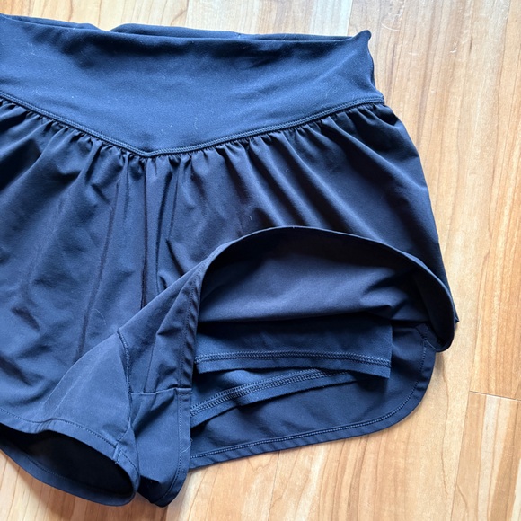 Offline by Aerie Women's Black High-Waisted Flowy Shorts Small - Picture 3 of 4